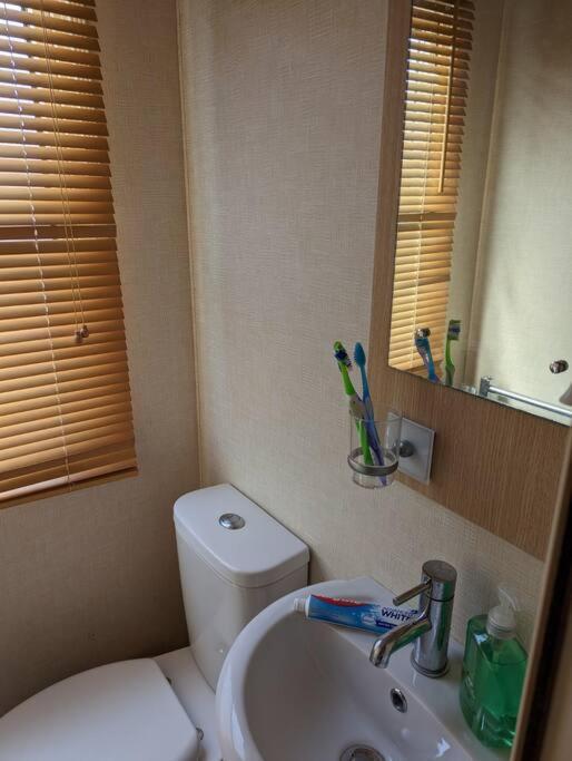 6 Berth Holiday Home On Ocean Edge Near Morecambe Heysham Bagian luar foto